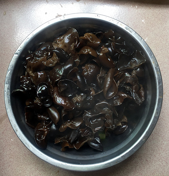 黃瓜拌黑木耳的做法-酸辣味拌菜譜-易網(wǎng)健康養(yǎng)生網(wǎng) 黃瓜拌黑木耳的做法-酸辣味拌菜譜