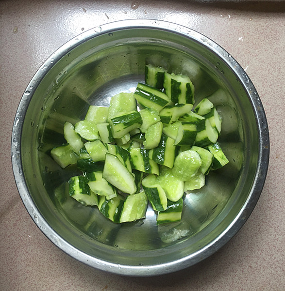 黃瓜拌黑木耳的做法-酸辣味拌菜譜-易網(wǎng)健康養(yǎng)生網(wǎng) 黃瓜拌黑木耳的做法-酸辣味拌菜譜