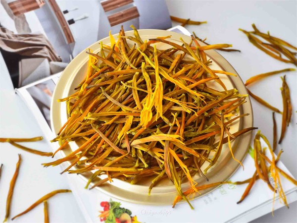 自制金針干菜的做法-其它口味其它工藝菜譜-易網(wǎng)健康養(yǎng)生網(wǎng) 自制金針干菜的做法-其它口味其它工藝菜譜