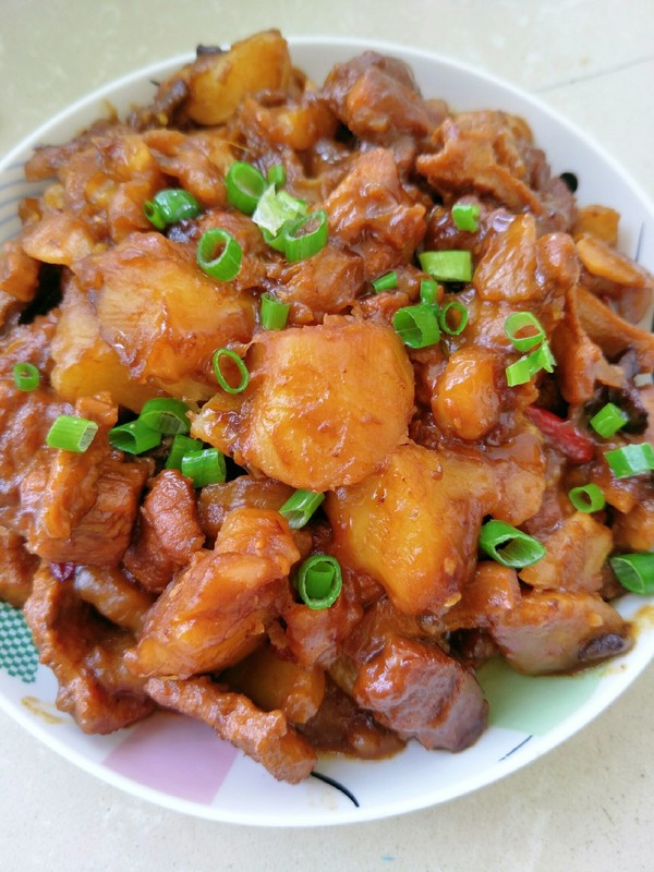 紅燒肉燉土豆的做法-家常味燉菜譜