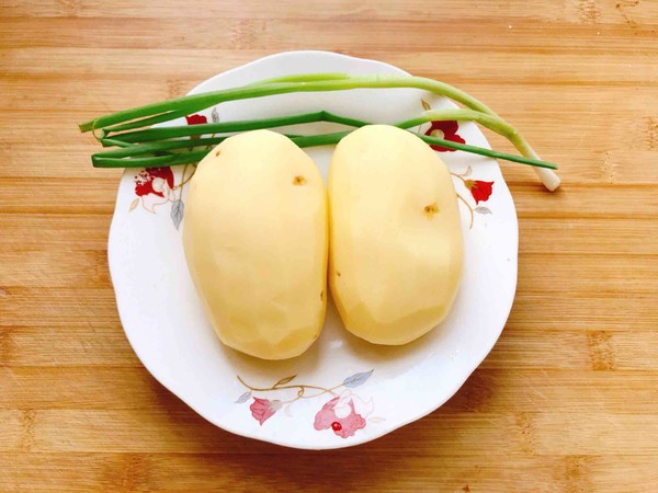 家庭版醬油土豆絲,好吃又營養的家常菜,做法簡單附詳細教程的做法-咸鮮味炒菜譜-易網<a href=http://www.fnaogov.cn/ target=_blank class=infotextkey>健康養生</a>網 家庭版醬油土豆絲,好吃又營養的家常菜,做法簡單附詳細教程的做法-咸鮮味炒菜譜