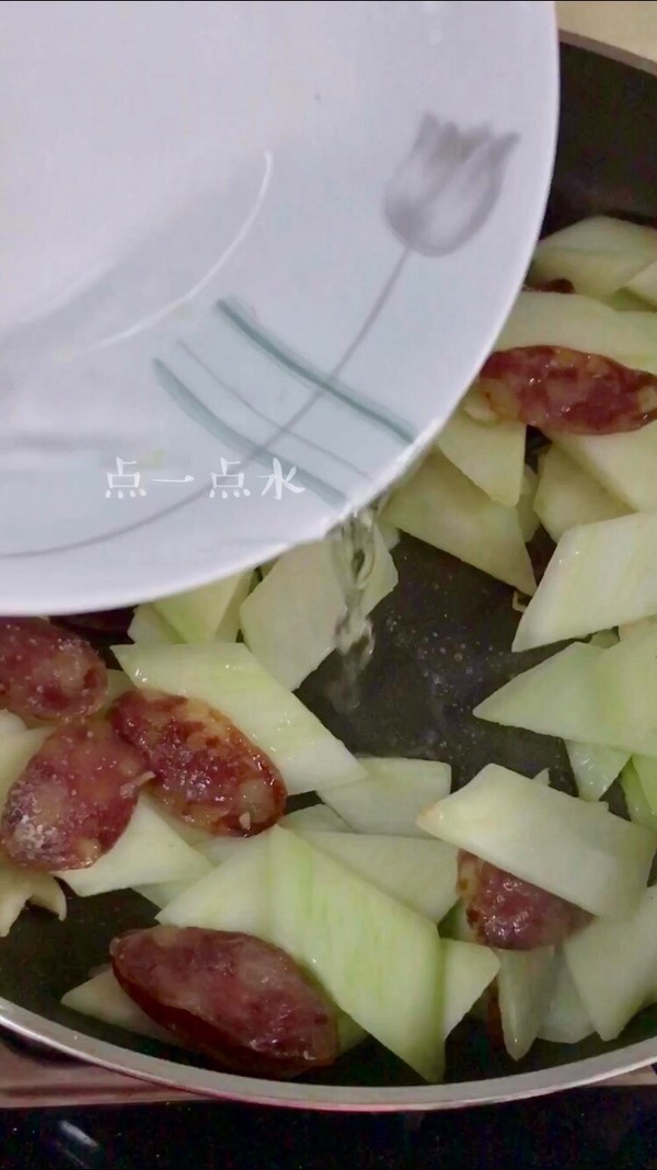 臘腸炒芥藍的做法-咸鮮味炒菜譜