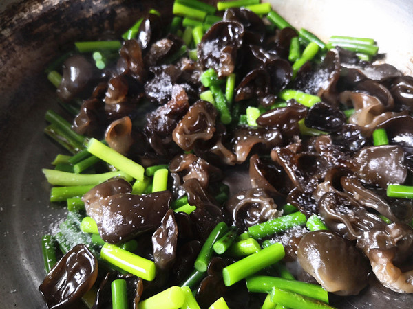 蒜苔炒假鮑魚的做法-咸鮮味炒菜譜-易網健康養生網 蒜苔炒假鮑魚的做法-咸鮮味炒菜譜