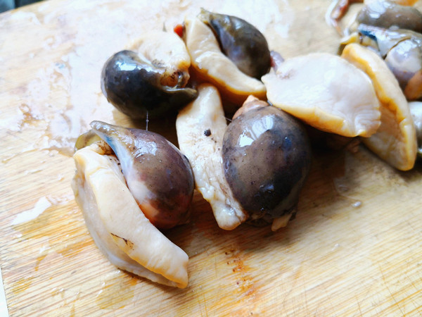 蒜苔炒假鮑魚的做法-咸鮮味炒菜譜-易網<a href=http://www.fnaogov.cn/ target=_blank class=infotextkey>健康養生</a>網 蒜苔炒假鮑魚的做法-咸鮮味炒菜譜
