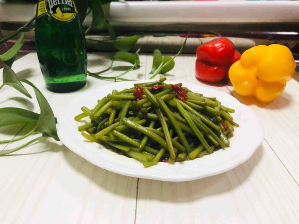 素炒山芋藤的做法-家常味炒菜譜-易網健康養生網 素炒山芋藤的做法-家常味炒菜譜