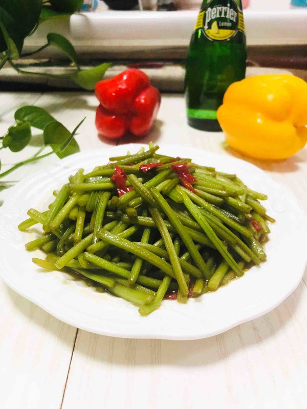 素炒山芋藤的做法-家常味炒菜譜-易網健康養生網 素炒山芋藤的做法-家常味炒菜譜