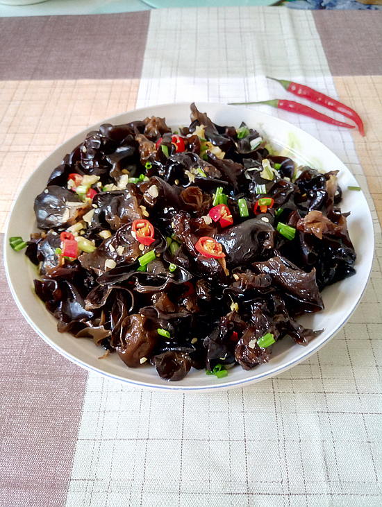 酸辣拌木耳的做法-酸辣味拌菜譜-易網(wǎng)健康養(yǎng)生網(wǎng) 酸辣拌木耳的做法-酸辣味拌菜譜