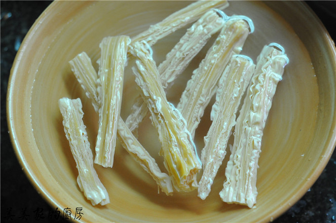 拌腐竹的做法-香辣味拌菜譜-易網(wǎng)<a href=http://www.fnaogov.cn/ target=_blank class=infotextkey>健康養(yǎng)生</a>網(wǎng) 拌腐竹的做法-香辣味拌菜譜