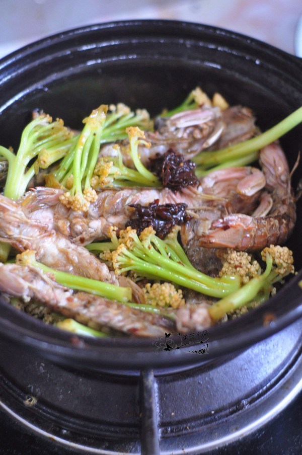 干鍋皮皮蝦的做法-香辣味燜菜譜-易網健康養生網 干鍋皮皮蝦的做法-香辣味燜菜譜