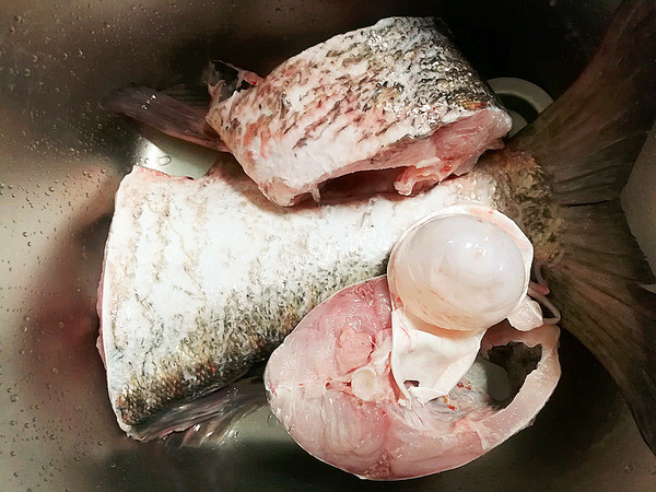 油煎魚片的做法-香辣味炸菜譜-易網(wǎng)<a href=http://www.fnaogov.cn/ target=_blank class=infotextkey>健康養(yǎng)生</a>網(wǎng) 油煎魚片的做法-香辣味炸菜譜