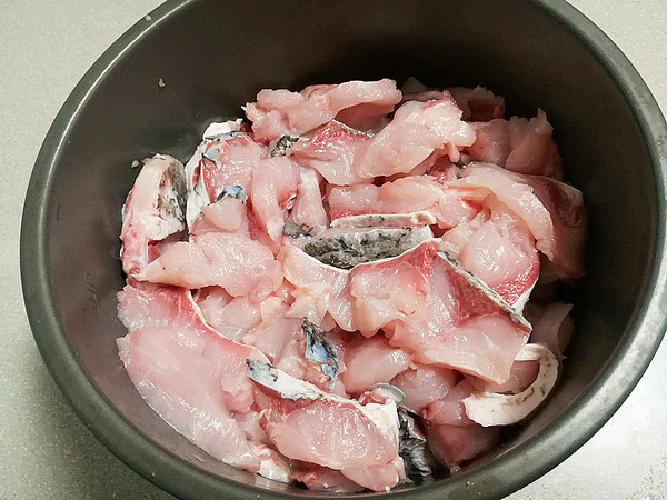 油煎魚片的做法-香辣味炸菜譜-易網(wǎng)健康養(yǎng)生網(wǎng) 油煎魚片的做法-香辣味炸菜譜