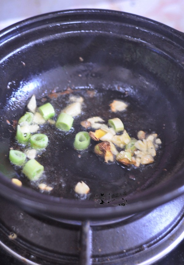 干鍋皮皮蝦的做法-香辣味燜菜譜-易網健康養生網 干鍋皮皮蝦的做法-香辣味燜菜譜