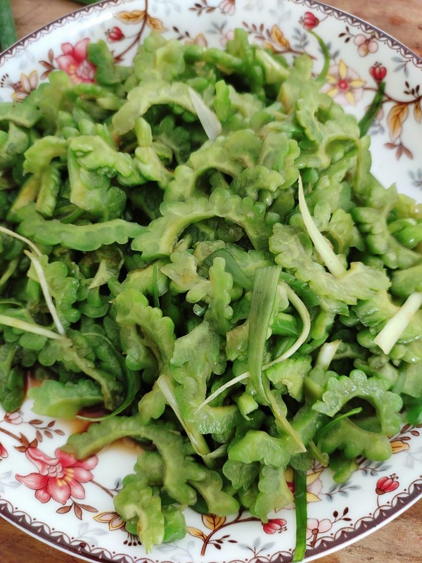 涼拌苦瓜的做法-酸甜味拌菜譜-易網健康養生網 涼拌苦瓜的做法-酸甜味拌菜譜