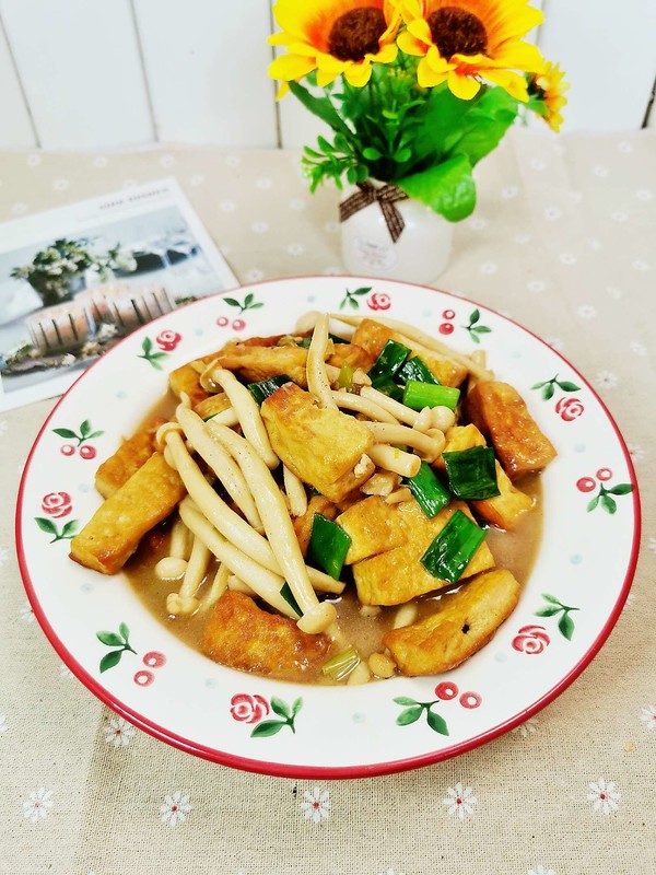 白玉菇燜豆腐的做法-咸鮮味燜菜譜-易網健康養生網 白玉菇燜豆腐的做法-咸鮮味燜菜譜