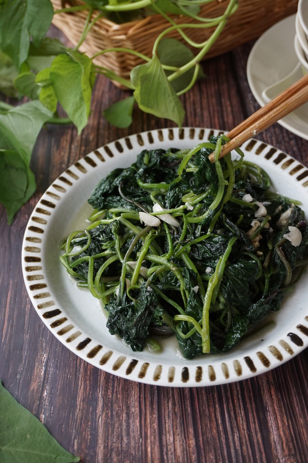 蒜蓉炒薯藤的做法-家常味炒菜譜-易網(wǎng)健康養(yǎng)生網(wǎng) 蒜蓉炒薯藤的做法-家常味炒菜譜