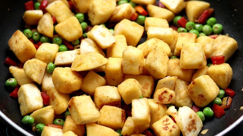 素炒饅頭丁的做法-家常味炒菜譜-易網(wǎng)健康養(yǎng)生網(wǎng) 素炒饅頭丁的做法-家常味炒菜譜