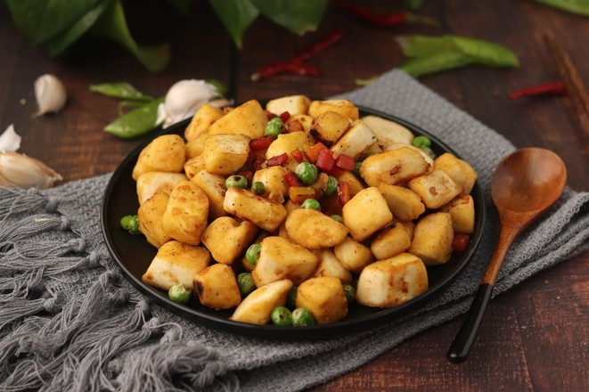 素炒饅頭丁的做法-家常味炒菜譜-易網(wǎng)健康養(yǎng)生網(wǎng) 素炒饅頭丁的做法-家常味炒菜譜
