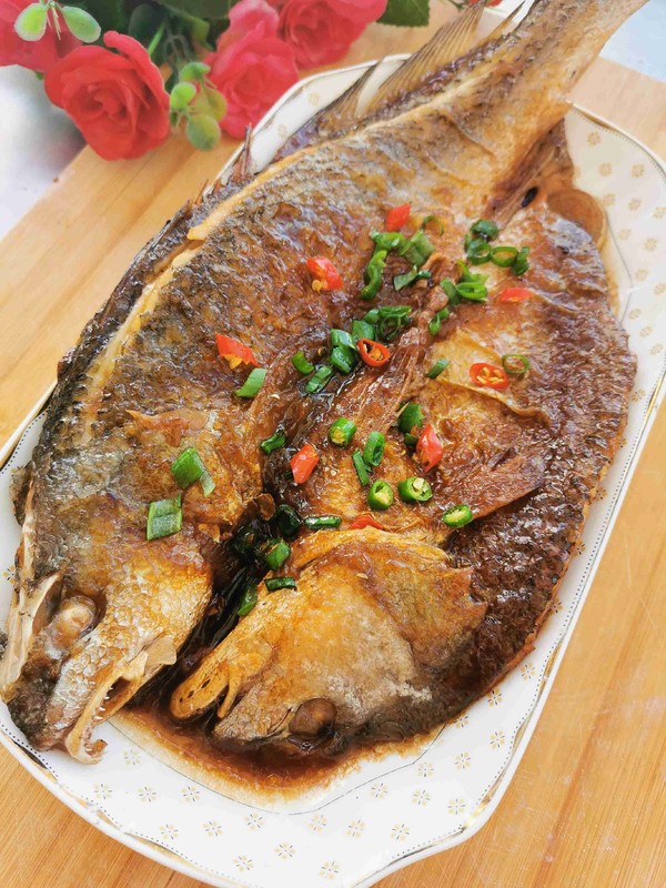 紅燒大黃魚的做法-咸鮮味燒菜譜-易網健康養生網 紅燒大黃魚的做法-咸鮮味燒菜譜
