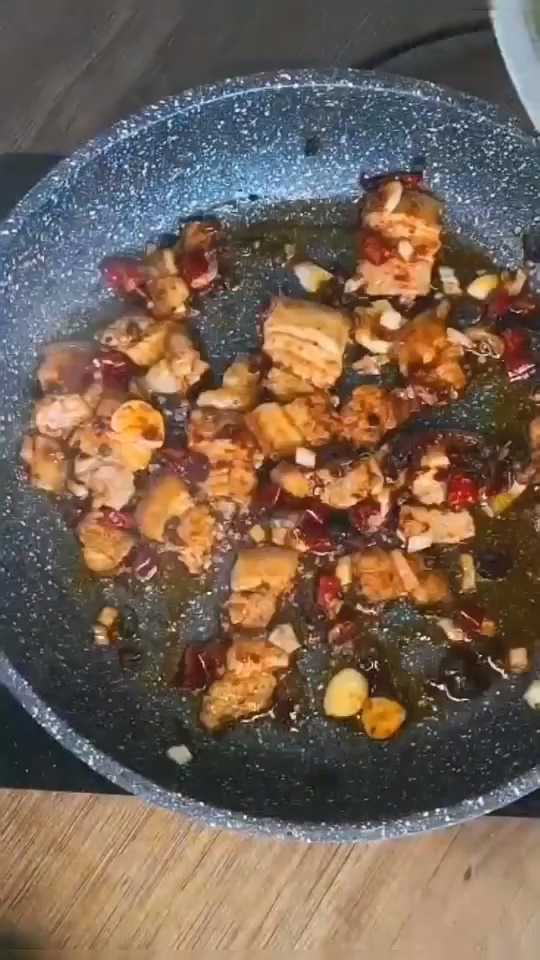 家常版干鍋有機(jī)菜花的做法-香辣味炒菜譜