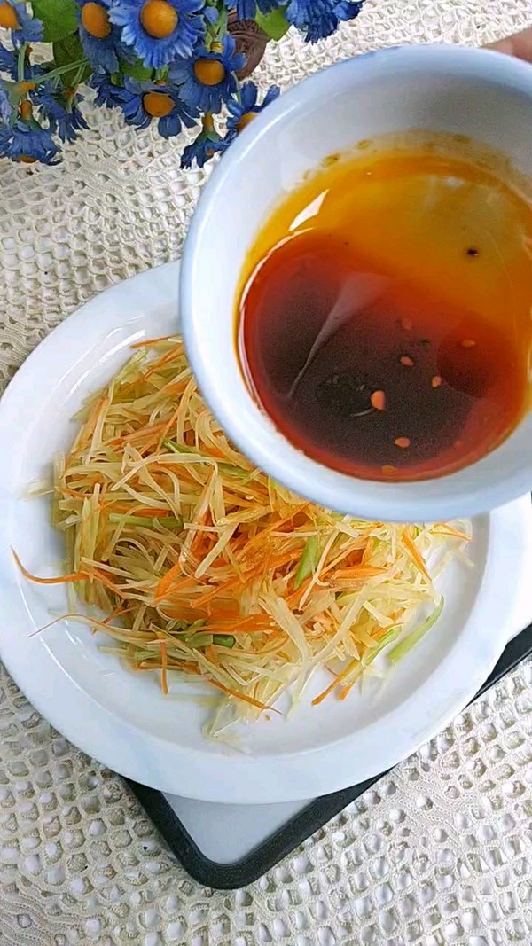 酸辣爽口土豆絲的做法-酸辣味拌菜譜-易網(wǎng)健康養(yǎng)生網(wǎng) 酸辣爽口土豆絲的做法-酸辣味拌菜譜
