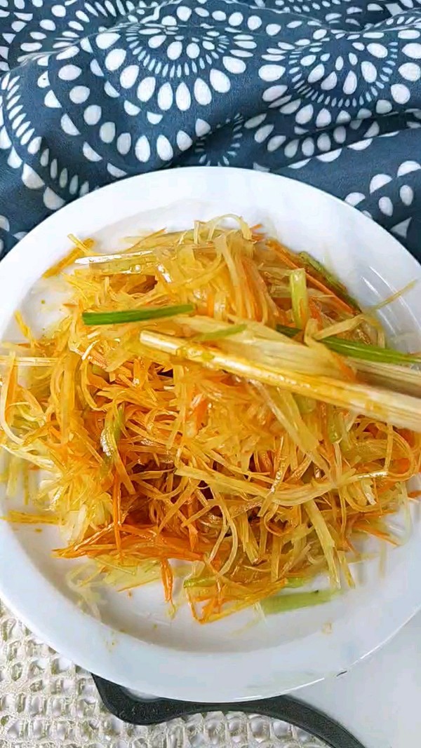 酸辣爽口土豆絲的做法-酸辣味拌菜譜-易網(wǎng)健康養(yǎng)生網(wǎng) 酸辣爽口土豆絲的做法-酸辣味拌菜譜