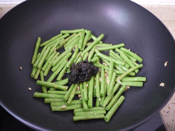 橄欖菜炒豆角的做法-家常味炒菜譜-易網(wǎng)健康養(yǎng)生網(wǎng) 橄欖菜炒豆角的做法-家常味炒菜譜