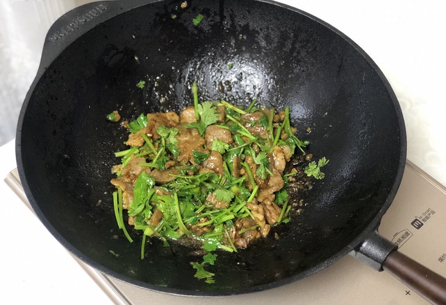 香菜嫩牛肉的做法-咸鮮味燒菜譜-易網健康養生網 香菜嫩牛肉的做法-咸鮮味燒菜譜