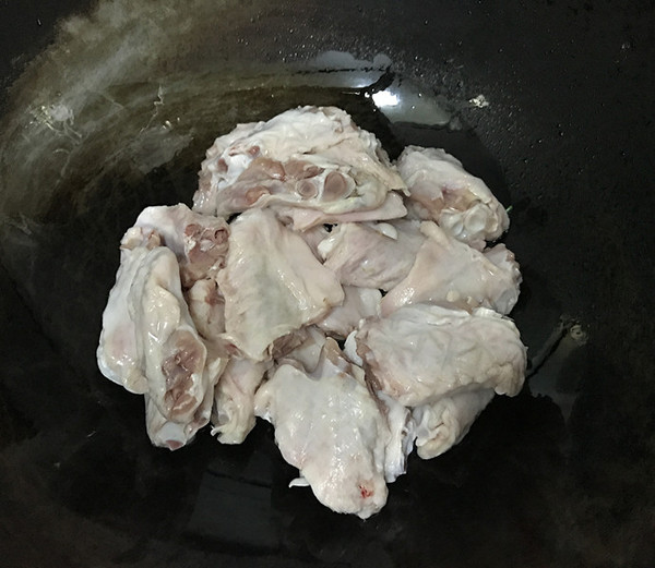 毛豆燒鴨翅的做法-家常味燒菜譜