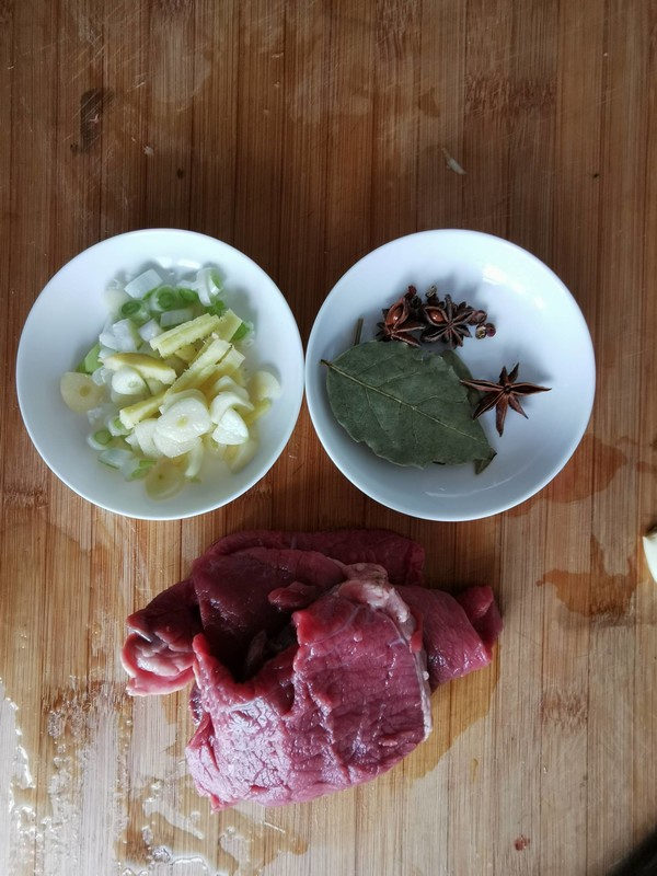 電壓力鍋燉牛肉的做法-家常味燉菜譜-易網(wǎng)<a href=http://www.fnaogov.cn/ target=_blank class=infotextkey>健康養(yǎng)生</a>網(wǎng) 電壓力鍋燉牛肉的做法-家常味燉菜譜