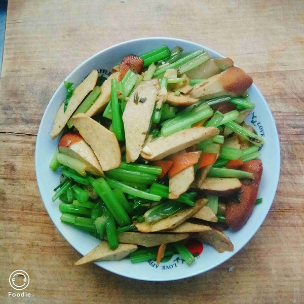 爆炒豆腐干的做法-家常味爆菜譜-易網(wǎng)健康養(yǎng)生網(wǎng) 爆炒豆腐干的做法-家常味爆菜譜