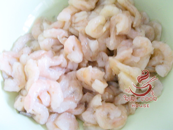 椒鹽蝦仁的做法-咸鮮味炸菜譜-易網<a href=http://www.fnaogov.cn/ target=_blank class=infotextkey>健康養生</a>網 椒鹽蝦仁的做法-咸鮮味炸菜譜