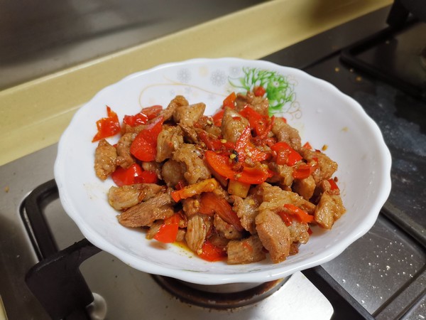 甜椒炒豬肘的做法-家常味爆菜譜-易網(wǎng)健康養(yǎng)生網(wǎng) 甜椒炒豬肘的做法-家常味爆菜譜