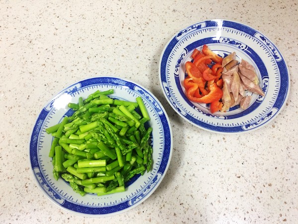 蘆筍香腸的做法-家常味炒菜譜-易網(wǎng)<a href=http://www.fnaogov.cn/ target=_blank class=infotextkey>健康養(yǎng)生</a>網(wǎng) 蘆筍香腸的做法-家常味炒菜譜