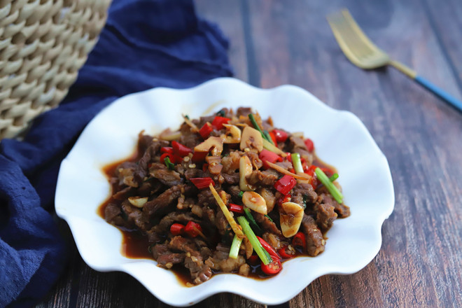 香辣小炒牛肉的做法-麻辣味炒菜譜-易網健康養生網 香辣小炒牛肉的做法-麻辣味炒菜譜