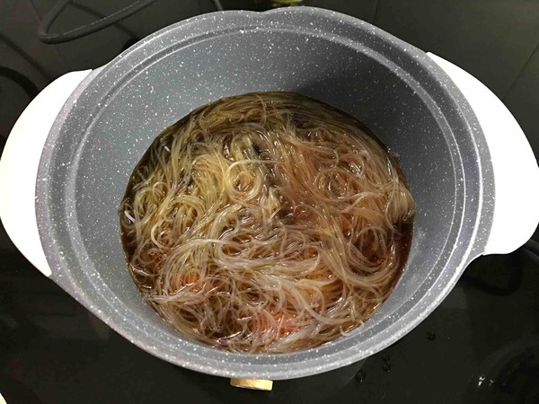 花蛤粉絲煲的做法-咸鮮味煮菜譜