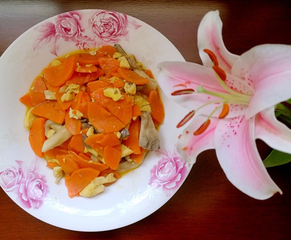 胡蘿卜炒雞蛋蘑菇的做法-咸鮮味炒菜譜-易網(wǎng)健康養(yǎng)生網(wǎng) 胡蘿卜炒雞蛋蘑菇的做法-咸鮮味炒菜譜