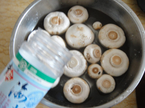 鮑汁炒蘑菇的做法-家常味炒菜譜