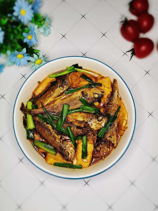 小黃魚燒豆腐的做法-咸鮮味燒菜譜
