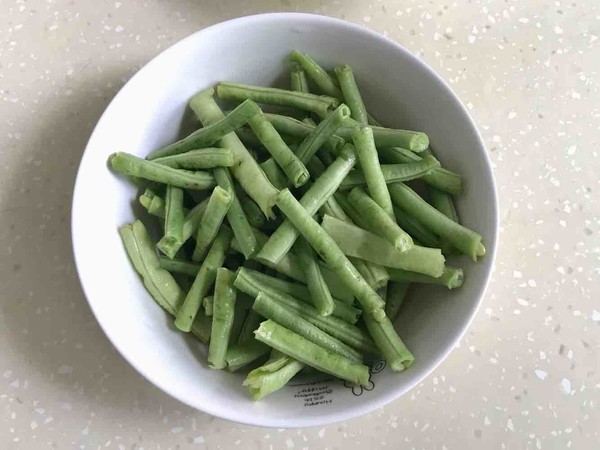 腐竹木耳炒雞肉的做法-咸鮮味炒菜譜-易網(wǎng)健康養(yǎng)生網(wǎng) 腐竹木耳炒雞肉的做法-咸鮮味炒菜譜