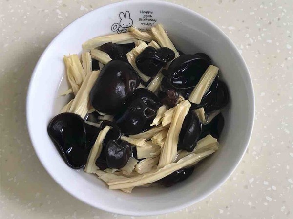 腐竹木耳炒雞肉的做法-咸鮮味炒菜譜-易網(wǎng)健康養(yǎng)生網(wǎng) 腐竹木耳炒雞肉的做法-咸鮮味炒菜譜