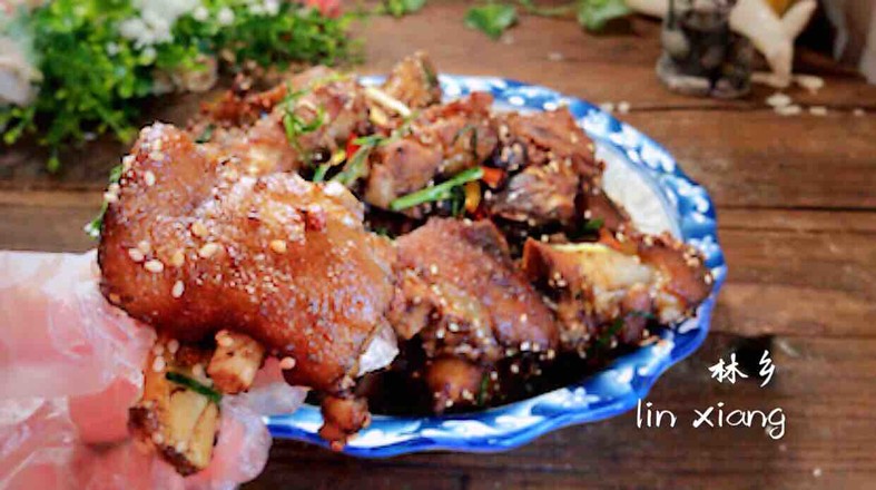 脆皮豬蹄的做法-香辣味炸菜譜-易網(wǎng)健康養(yǎng)生網(wǎng) 脆皮豬蹄的做法-香辣味炸菜譜