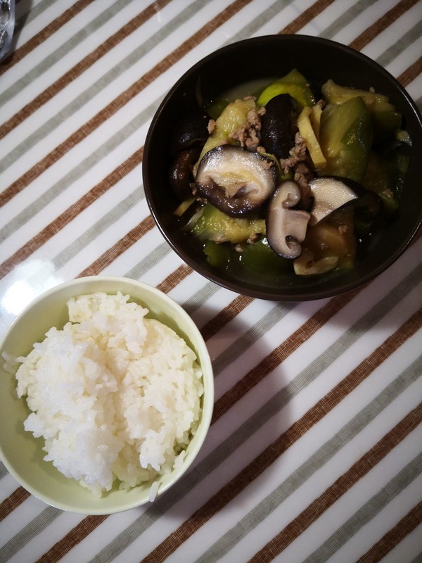 茄子燉香菇的做法-家常味燉菜譜-易網健康養生網 茄子燉香菇的做法-家常味燉菜譜