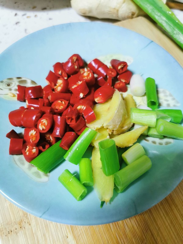 小炒千頁豆腐的做法-香辣味炒菜譜-易網(wǎng)<a href=http://www.fnaogov.cn/ target=_blank class=infotextkey>健康養(yǎng)生</a>網(wǎng) 小炒千頁豆腐的做法-香辣味炒菜譜