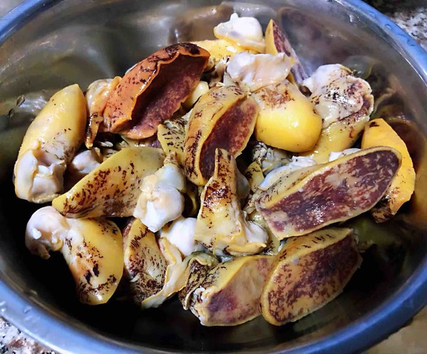 圓蔥拌假鮑魚的做法-酸辣味拌菜譜-易網(wǎng)<a href=http://www.fnaogov.cn/ target=_blank class=infotextkey>健康養(yǎng)生</a>網(wǎng) 圓蔥拌假鮑魚的做法-酸辣味拌菜譜