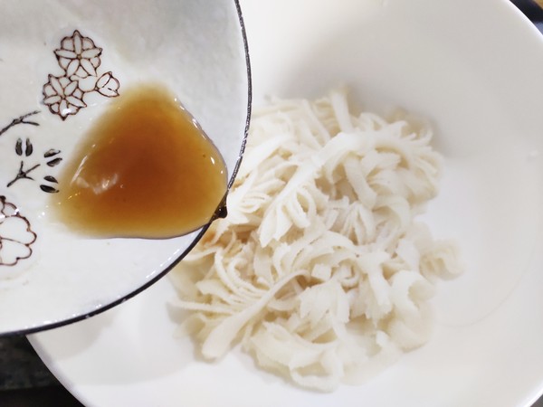 西芹涼拌牛百葉的做法-家常味拌菜譜-易網(wǎng)健康養(yǎng)生網(wǎng) 西芹涼拌牛百葉的做法-家常味拌菜譜