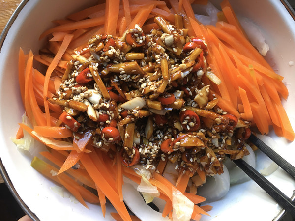 涼拌白菜梗的做法-酸辣味拌菜譜-易網健康養生網 涼拌白菜梗的做法-酸辣味拌菜譜
