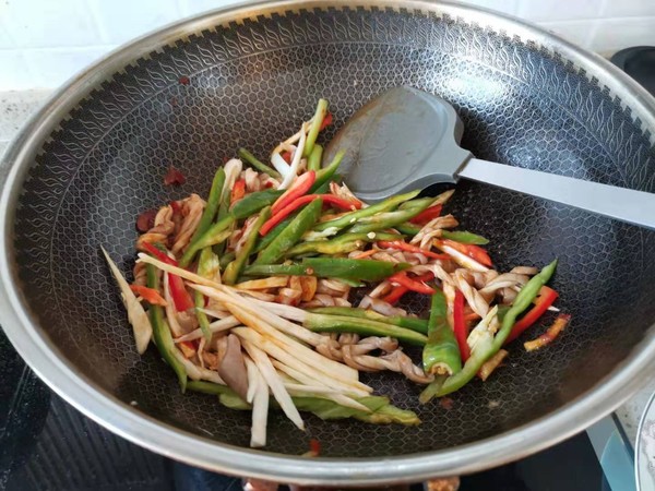 三椒紅油肚片的做法-香辣味炒菜譜-易網(wǎng)健康養(yǎng)生網(wǎng) 三椒紅油肚片的做法-香辣味炒菜譜