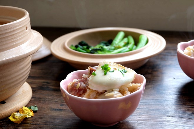 芋頭臘腸煲仔飯+白灼菜心的做法-家常味煲菜譜-易網(wǎng)健康養(yǎng)生網(wǎng) 芋頭臘腸煲仔飯+白灼菜心的做法-家常味煲菜譜