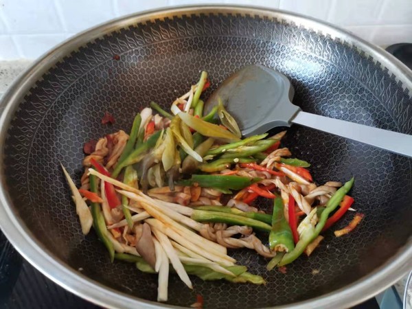 三椒紅油肚片的做法-香辣味炒菜譜-易網(wǎng)健康養(yǎng)生網(wǎng) 三椒紅油肚片的做法-香辣味炒菜譜