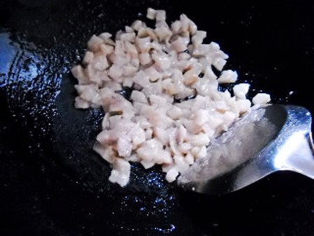 玉米魚丁的做法-家常味炒菜譜